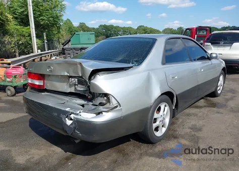 2001 Lexus Es 300 from USA, damaged, VIN JT8BF28GX10338641